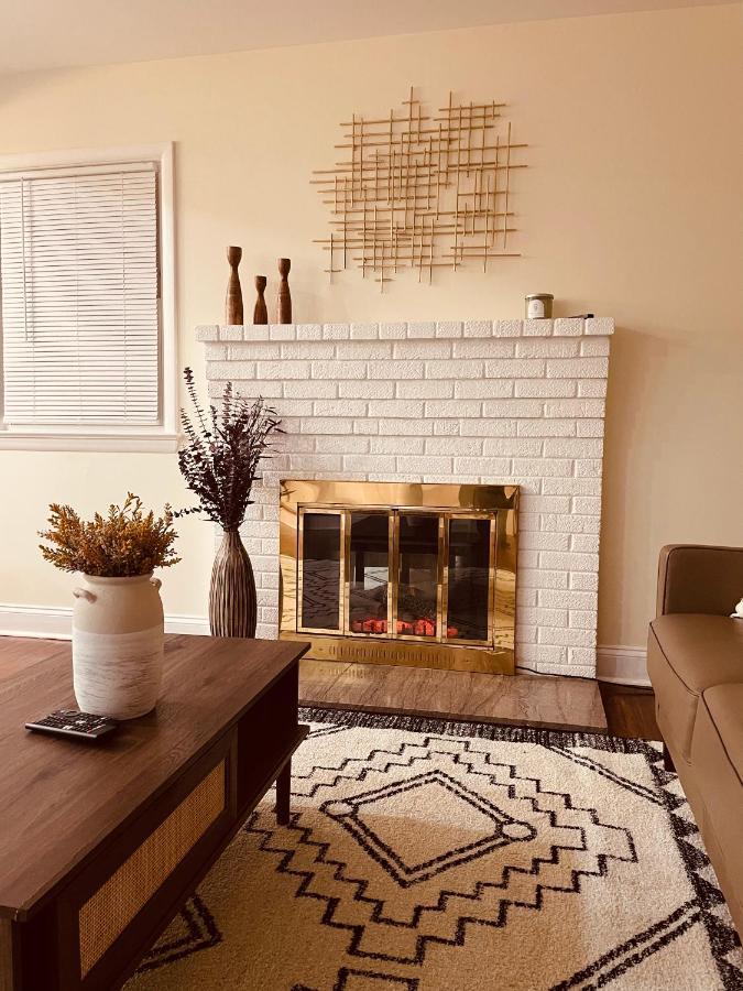 Newly Renovated Charming Home With Parking Fort Washington Extérieur photo