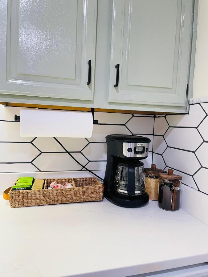 Newly Renovated Charming Home With Parking Fort Washington Extérieur photo