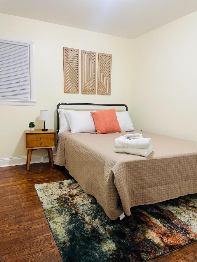 Newly Renovated Charming Home With Parking Fort Washington Extérieur photo